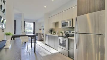 Oven, stovetop, dishwasher, coffee/tea maker