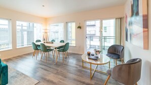 Unclassified image, 2 of 20, button - Spacious Urban Flat 1br/1ba w/ Wifi + Gym (Bellevue)
