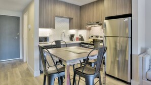 Unclassified image, 3 of 13, button - Urban Flat @ Palo Alto (Palo Alto)