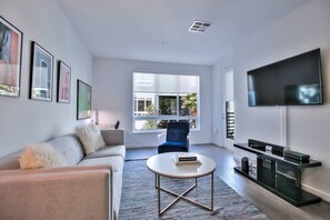 テレビ、ステレオ