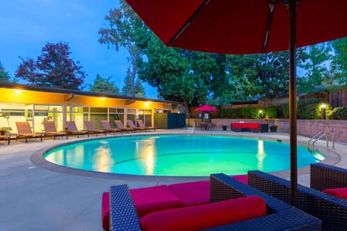 Gorgeous Open Urban Flat Near Stanford + Wifi