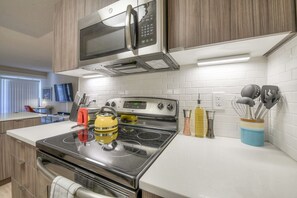 Oven, stovetop, dishwasher, cookware/dishes/utensils