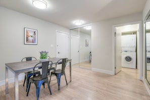 Zona de menjador de l'habitació