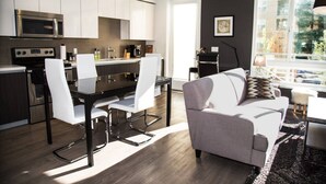 1 bedroom, iron/ironing board, free WiFi, bed sheets - Bright Urban Flat 1BR Flat in Top Luxury Building! (San Jose)