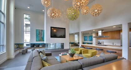 Bright Urban Flat 1BR Flat in Top Luxury Building!