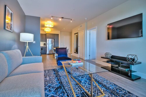 Urban Flat 1BR 4 Biz or Leisure Perfect Location