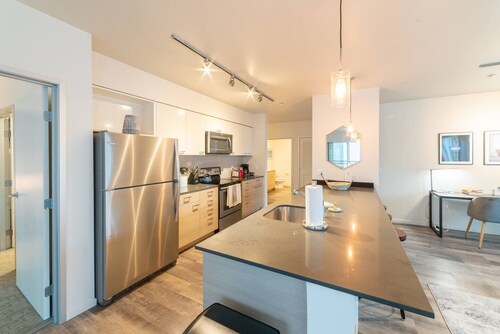 New! Huge Corporate 2br/2ba Near Downtown Bellevue