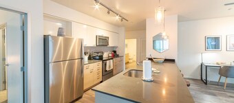 New! Huge Corporate 2br/2ba Near Downtown Bellevue