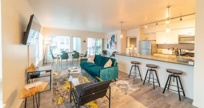 New! Huge Corporate 2br/2ba Near Downtown Bellevue