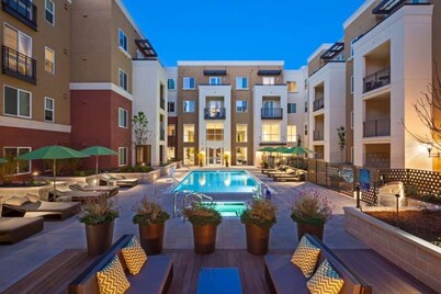Spacious Urban Flat 2BR w/ Wifi +spa +gym