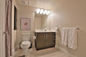 Bathroom - Top Floor Urban Flat in Dt-rwc w/ Pool + Views! (Redwood City)