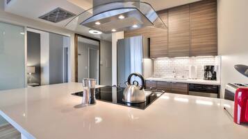 Oven, stovetop, dishwasher, cookware/dishes/utensils