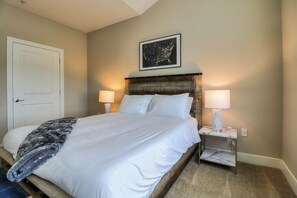 1 dormitorio, tabla de planchar con plancha, wifi gratis y ropa de cama