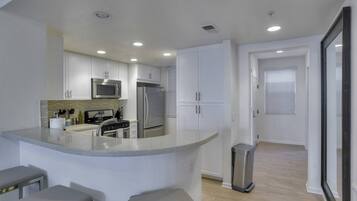 Oven, stovetop, dishwasher, coffee/tea maker