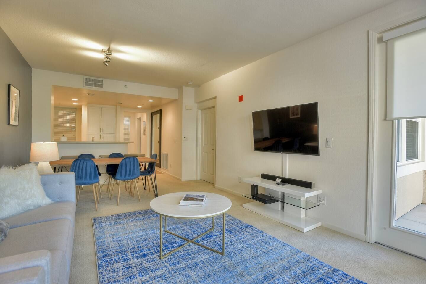 Télévision, chaîne hi-fi