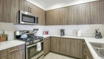 Oven, stovetop, dishwasher, coffee/tea maker