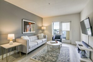 TV, stereo - Urban Flat @ Miltpitas (Milpitas)