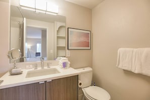 Bathroom - Huge & Bright Urban Flat Near Stanford w/ Pool! (Palo Alto)