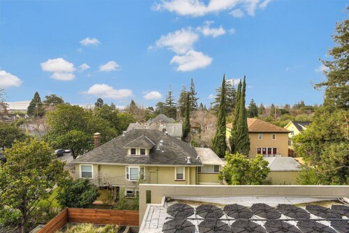 Huge & Bright Urban Flat Near Stanford w/ Pool!