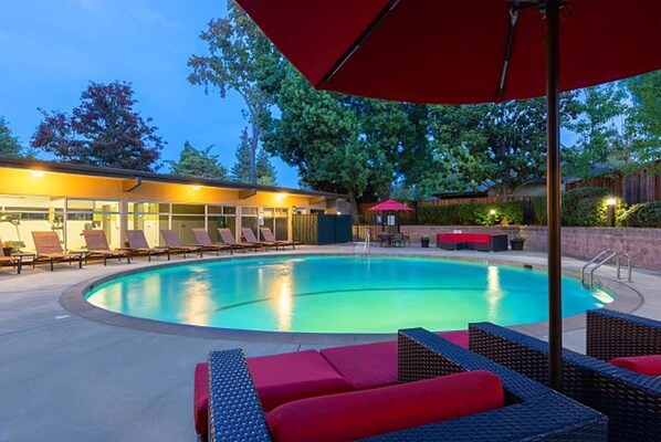 Outdoor pool, a heated pool - Huge & Bright Urban Flat Near Stanford w/ Pool! (Palo Alto)