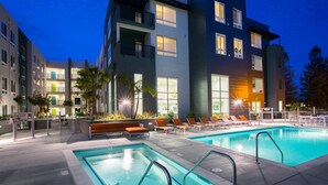 Outdoor pool - Tech+biz 1BR Urban Flat in the Silicon Valley @SJ (San Jose)