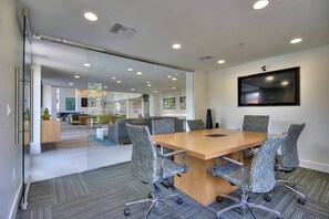 Oven, stovetop, dishwasher, cookware/dishes/utensils - Tech+biz 1BR Urban Flat in the Silicon Valley @SJ (San Jose)