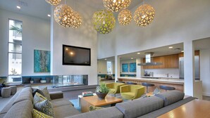 TV, stereo - Tech+biz 1BR Urban Flat in the Silicon Valley @SJ (San Jose)
