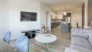 Unclassified image, 3 of 24, button - Top Floor Urban Flat w/ Pool Near Levi's Stadium (San Jose)