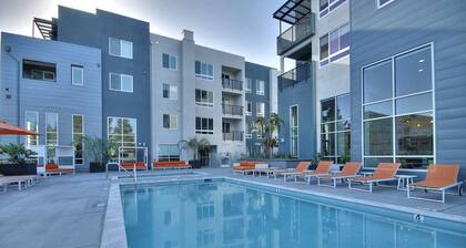 Top Floor Urban Flat w/ Pool Near Levi's Stadium