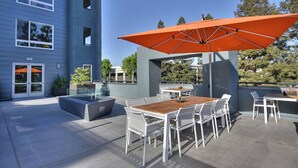 Unclassified image, 5 of 24, button - Top Floor Urban Flat w/ Pool Near Levi's Stadium (San Jose)