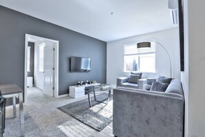 TV, stereo - Urban Flat @ San Mateo (San Mateo)