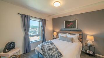 1 habitación, tabla de planchar con plancha, wifi y ropa de cama