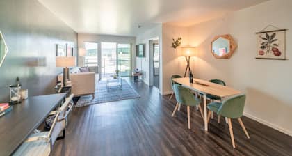 Top Floor NEW 1br/1ba With Exceptional Views & Gym