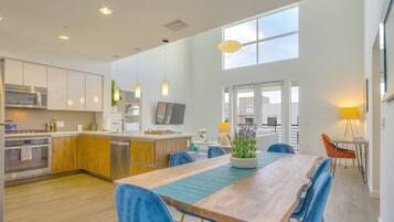 Oven, stovetop, dishwasher, cookware/dishes/utensils