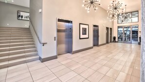 Interior - Top Floor + View - Urban Flat in Dtown - Pool+spa (Redwood City)