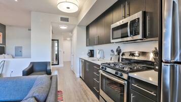 Oven, stovetop, dishwasher, cookware/dishes/utensils