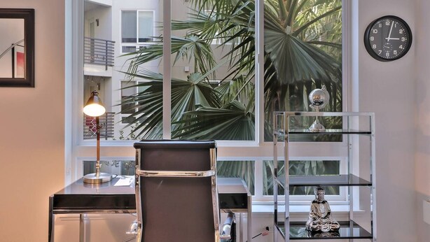 Room - Unique Urban Flat 1BR w/ Pool+parking+wifi & More! (San Jose)