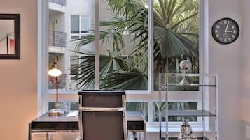 1 slaapkamer, een strijkplank/strijkijzer, wifi, beddengoed