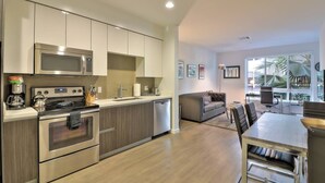Private kitchen - Unique Urban Flat 1BR w/ Pool+parking+wifi & More! (San Jose)