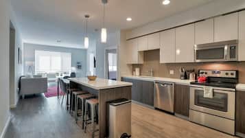 Oven, stovetop, dishwasher, coffee/tea maker