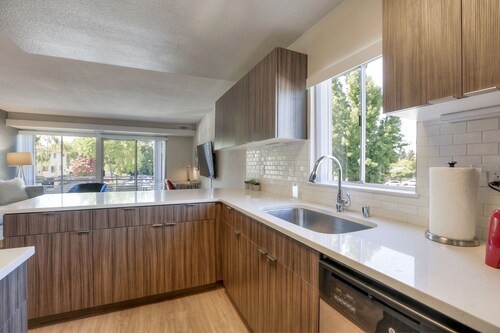 Spacious Urban Flat 1BR in Sunnyvale w/ Pool + Gym