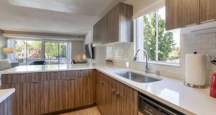 Spacious Urban Flat 1BR in Sunnyvale w/ Pool + Gym