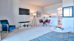 1 bedroom, iron/ironing board, WiFi, bed sheets - Urban Flat @ Downtown Palo Alto (Palo Alto)