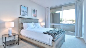 1 bedroom, iron/ironing board, WiFi, bed sheets - Urban Flat @ Downtown Palo Alto (Palo Alto)