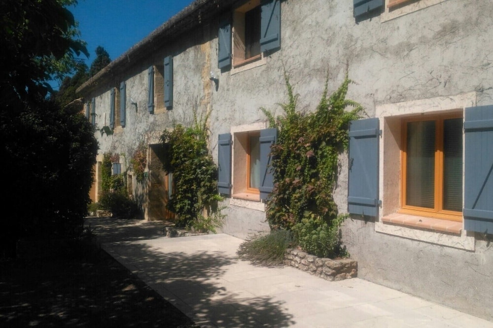 Studio for two people in "Mas des Orchards" with garden and pool
