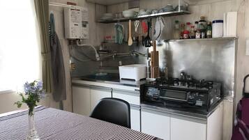 Fridge, microwave, stovetop, cookware/dishes/utensils
