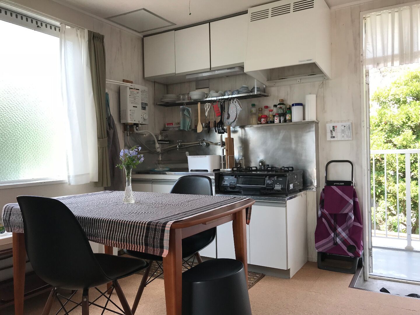 Fridge, microwave, stovetop, cookware/dishes/utensils