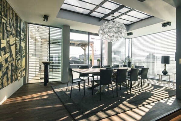 Premium Apartment, 3 Bedrooms | In-room dining