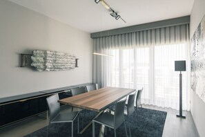 Premium Apartment, 3 Bedrooms | In-room dining - Monbijou Penthouse by Suite.030 (Berlin)