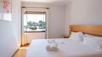 2 habitaciones, tabla de planchar con plancha, internet y ropa de cama